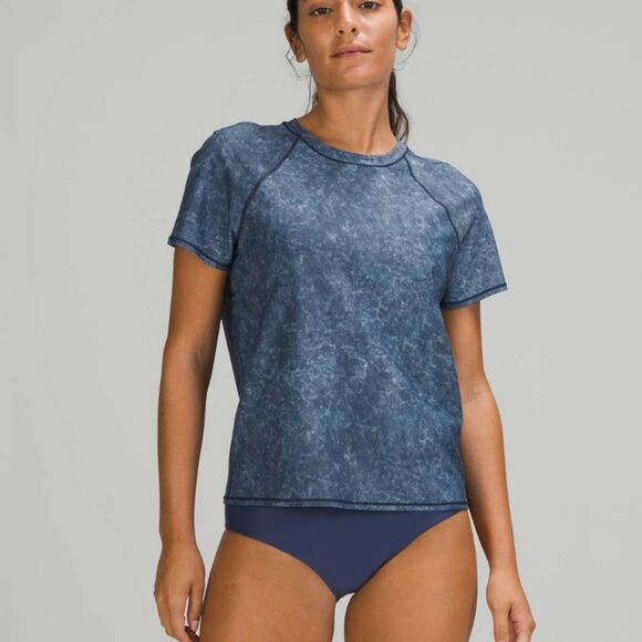 Lululemon Waterside Relaxed UVP Short Sleeve Denim Wash Print Blue Hail Multi - Picture 1 of 9